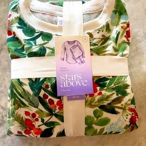 Stars Above Women Holly Berry Thermal Pajama Set Green M NWT